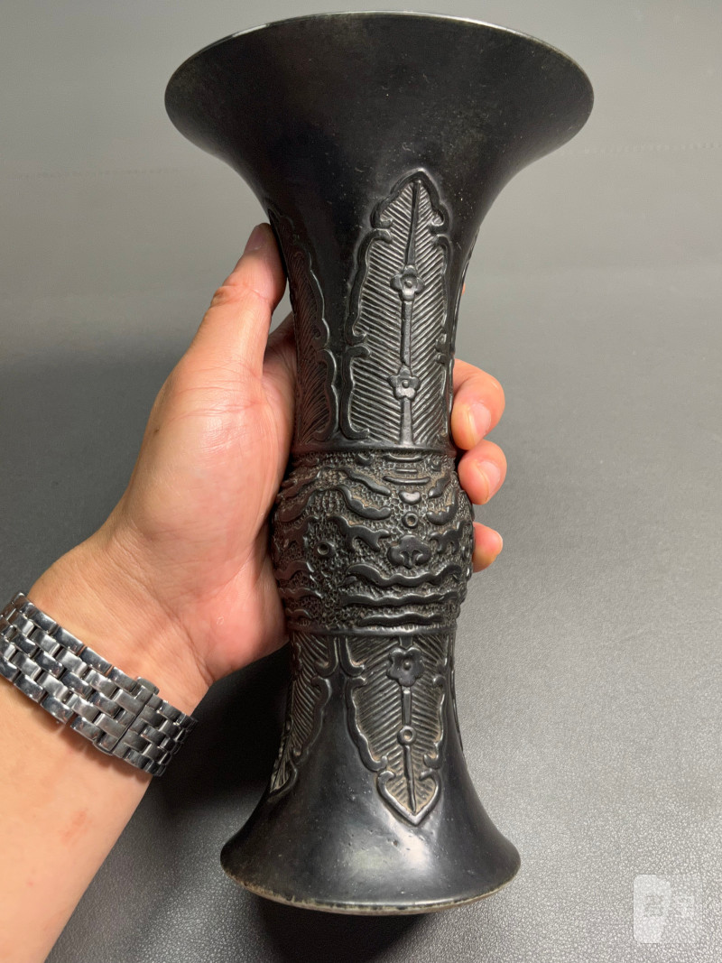 清乾隆  仿古铜釉兽面纹花觚 - 图8